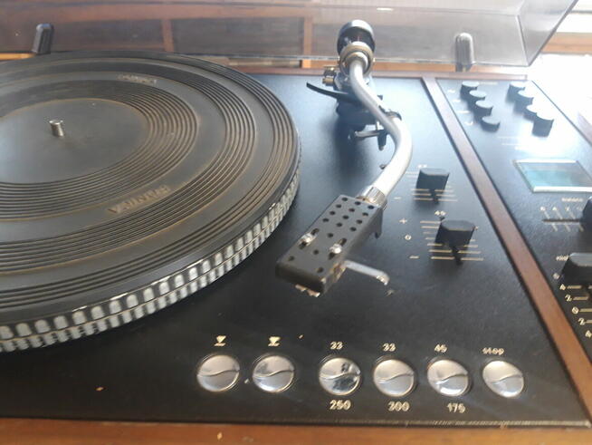 Kultowy gramofon DANIEL ze wzmacniaczem