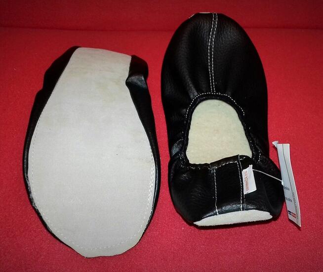 Nowe klasyczne kapcie w kolorze czarnym 41