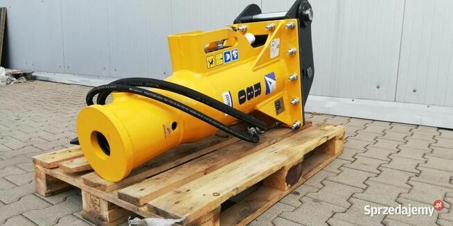 Namocniejszy młot do koparko ładowarki Arrowhead R80