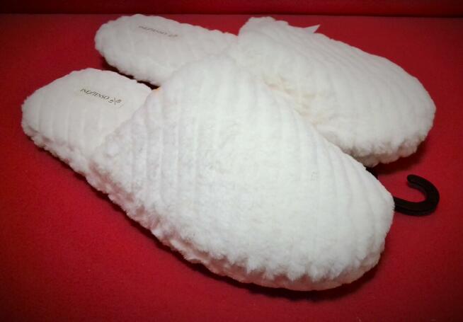 Kapcie beżowe miłe i miękkie 41