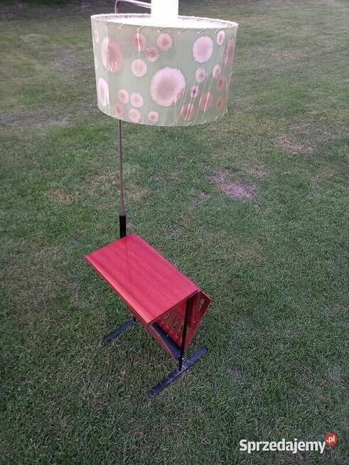 ORGINALNA lampa z PRL ze stolikiem ,miejscem na gazety