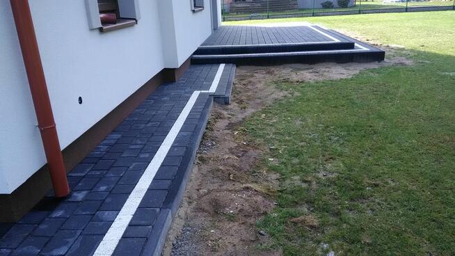 Układanie kostki brukowej, brukarstwo, minikoparka