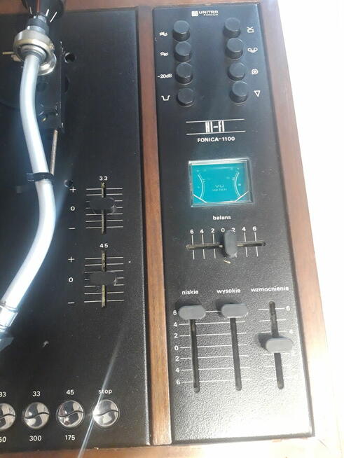 Kultowy gramofon DANIEL ze wzmacniaczem