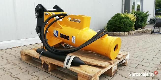 Namocniejszy młot do koparko ładowarki Arrowhead R80