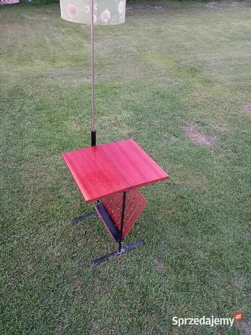 ORGINALNA lampa z PRL ze stolikiem ,miejscem na gazety