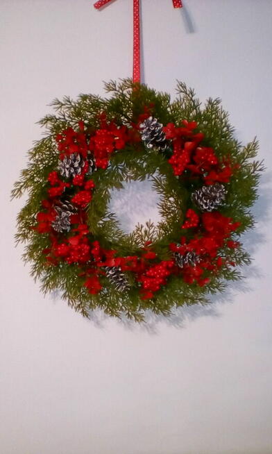 Jesienne i zimowe wianki dekoracyjne na drzwi, okno, grób