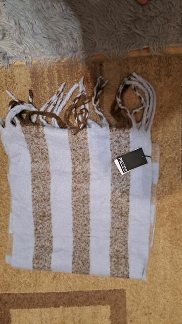 Sprzedam nowe Szaliki damskie markowe