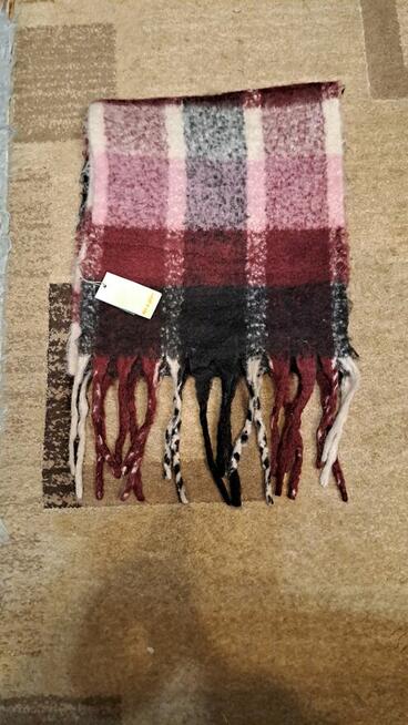 Sprzedam nowe Szaliki damskie markowe