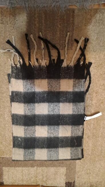 Sprzedam nowe Szaliki damskie markowe