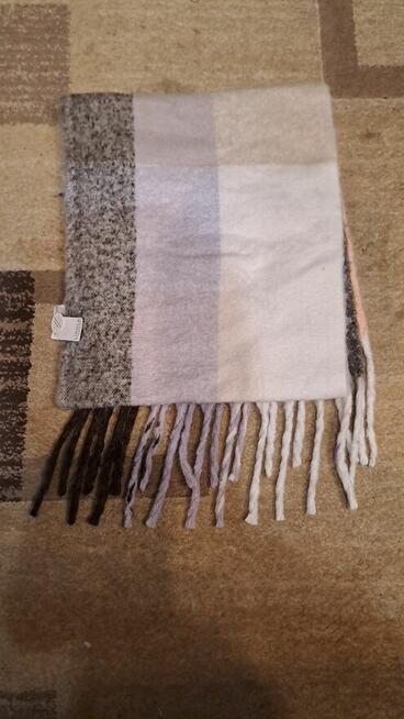 Sprzedam nowe Szaliki damskie markowe