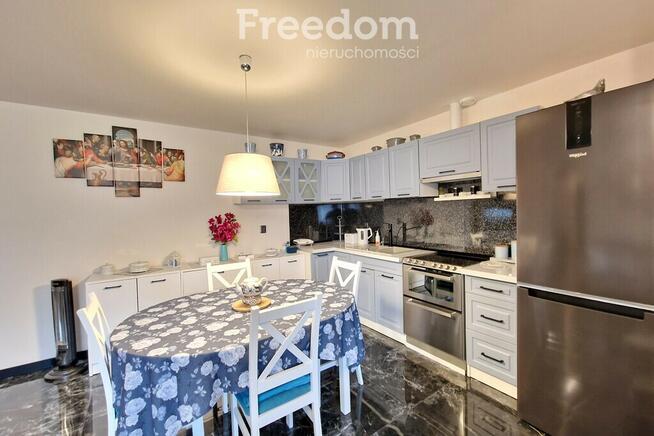 Dom po remoncie ze stawem na dużej działce