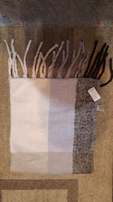 Sprzedam nowe Szaliki damskie markowe