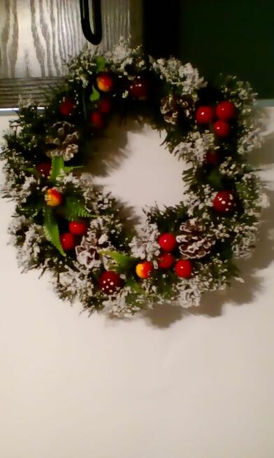 Jesienne i zimowe wianki dekoracyjne na drzwi, okno, grób