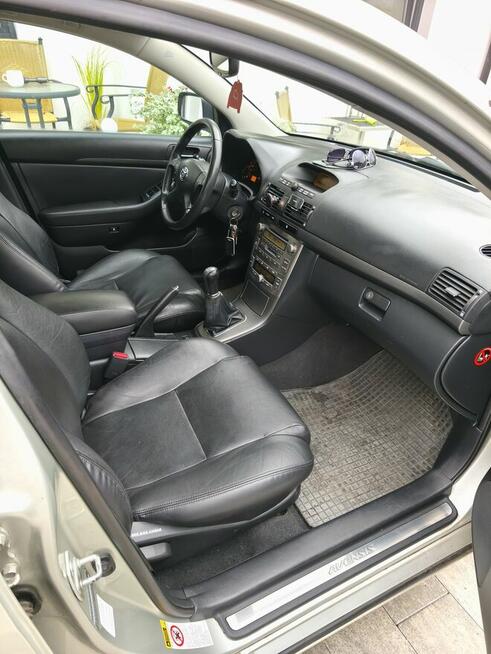 Toyota Avensis 1,8 benzyna 2006r. Bogato wyposażona