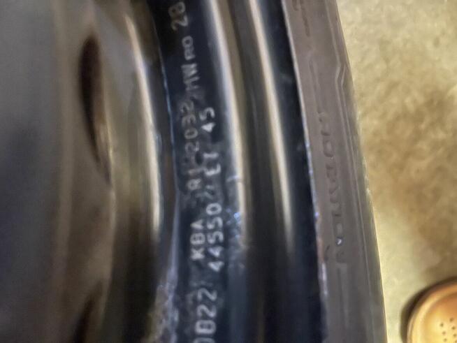 Komplet felg stalowych z oponami .