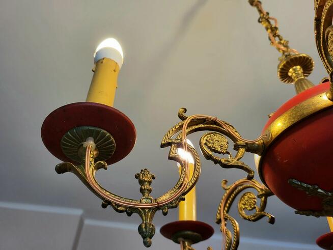 Piękny mosiężny sześcioramienny Francuski żyrandol.