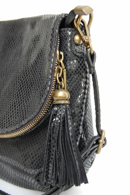 Włoska torebka na ramię, listonoszka, czarna skóra węża