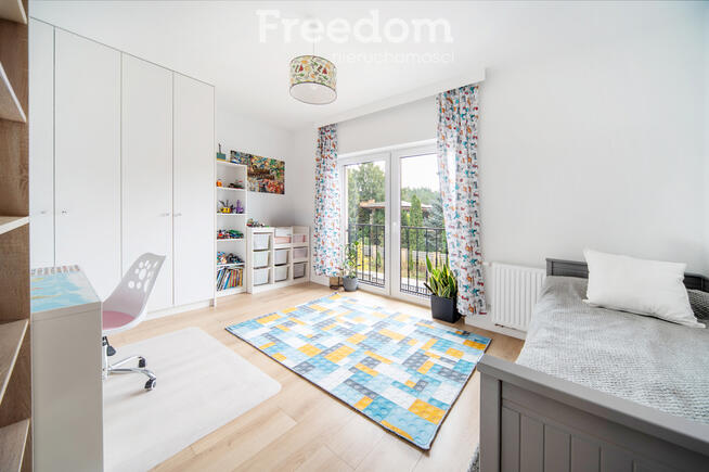 Segment skrajny w Bobrowcu z garażem i ogródkiem.