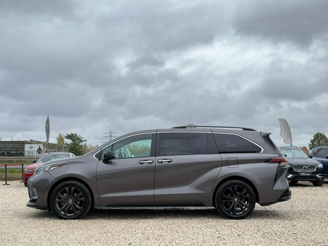 Toyota Sienna Bezwypadkowy / Drugi Właściciel / Tempomat / Szyberdach / FV Marża