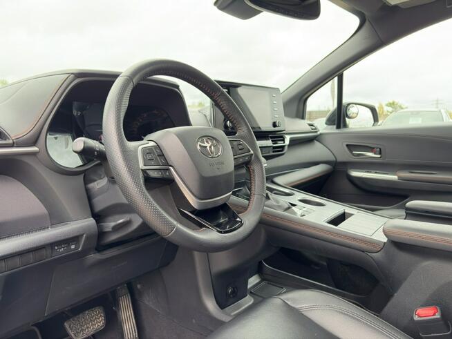 Toyota Sienna Bezwypadkowy / Drugi Właściciel / Tempomat / Szyberdach / FV Marża