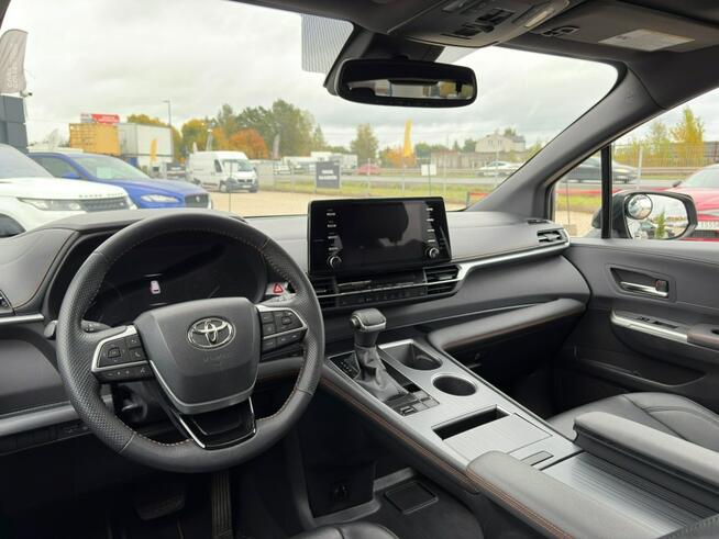Toyota Sienna Bezwypadkowy / Drugi Właściciel / Tempomat / Szyberdach / FV Marża