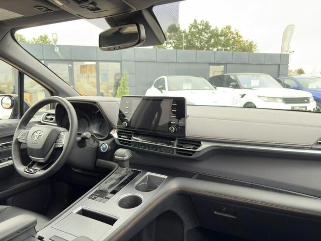 Toyota Sienna Bezwypadkowy / Drugi Właściciel / Tempomat / Szyberdach / FV Marża