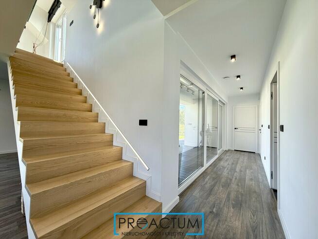 Złotoria, nowy dom w otoczeniu lasów