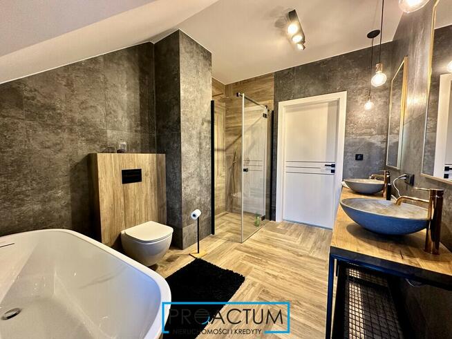 Złotoria, nowy dom w otoczeniu lasów