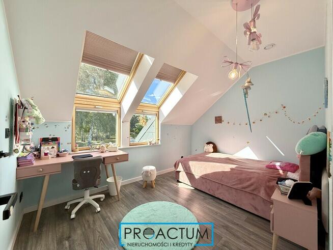 Złotoria, nowy dom w otoczeniu lasów