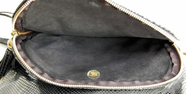 Włoska torebka na ramię, listonoszka, czarna skóra węża