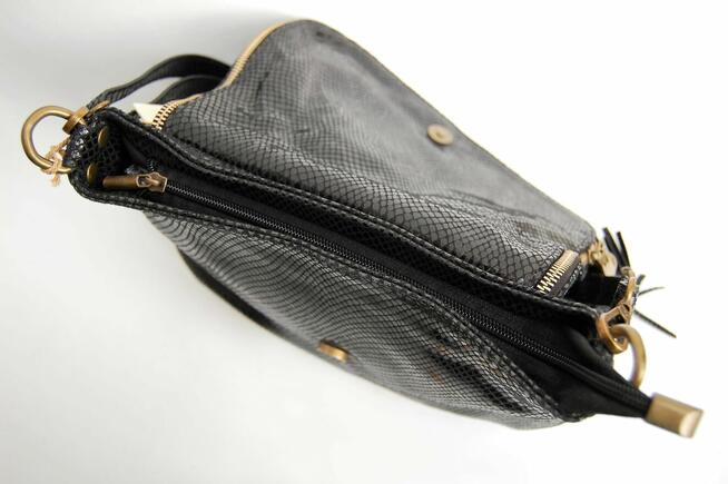 Włoska torebka na ramię, listonoszka, czarna skóra węża