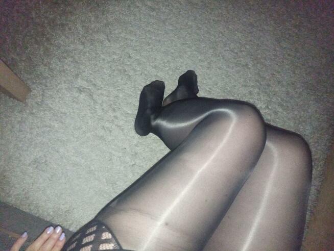 Rajstopy olejowe z ażurem