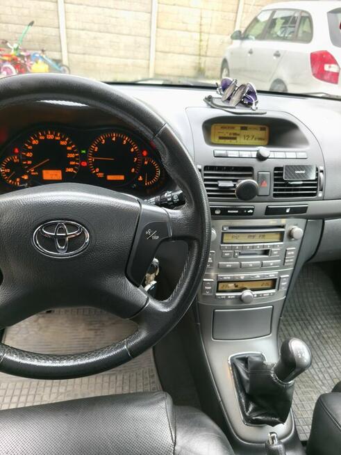 Toyota Avensis 1,8 benzyna 2006r. Bogato wyposażona