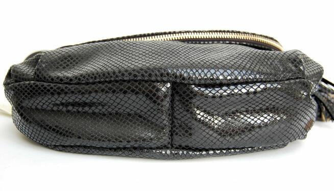 Włoska torebka na ramię, listonoszka, czarna skóra węża