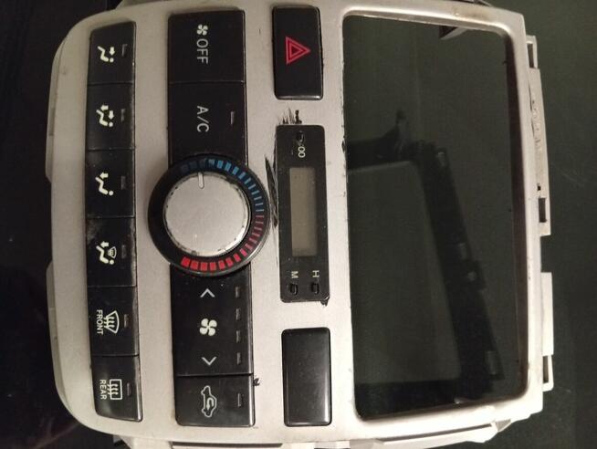 Panel klimatyzacji toyota Avensis Verso