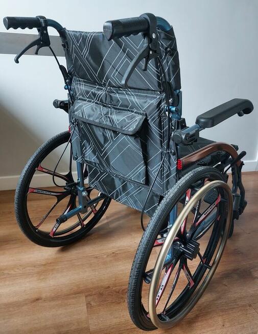 Ultralekki wózek inwalidzki Whelle Light