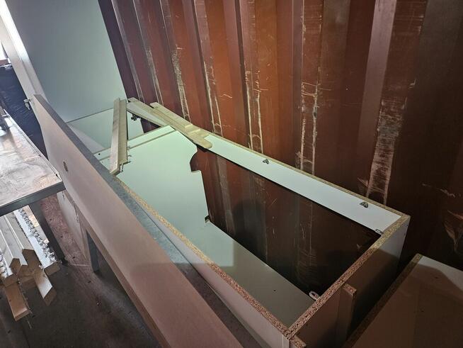 Syndyk sprzeda meble i wyposażenie wnętrz - 90% ceny