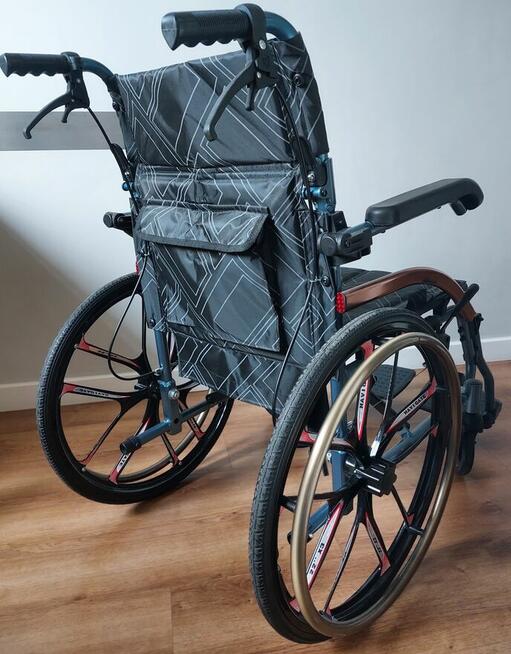 Ultralekki wózek inwalidzki Whelle Light