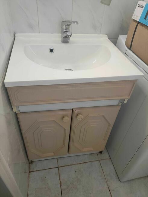 Umywalka łazienkowa szafka Zlew zlewozmywak kran Bateria