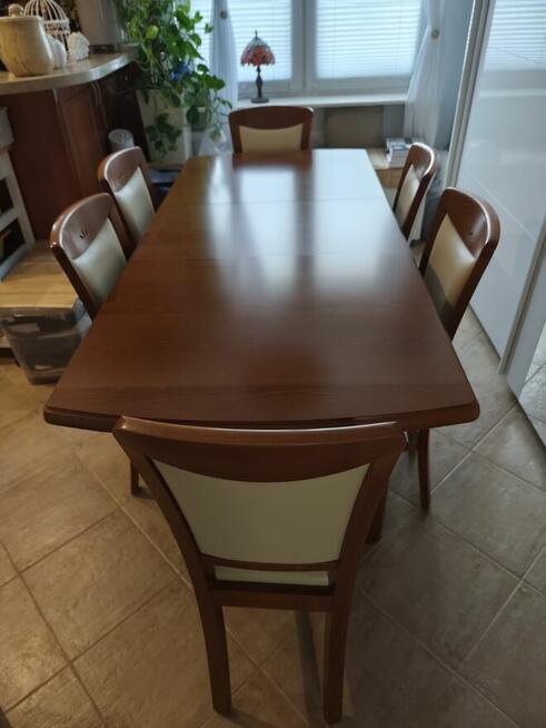 Stoł i sześć krzeseł