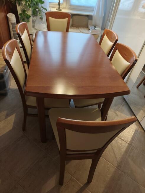 Stoł i sześć krzeseł