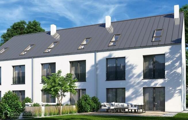 Nowoczesny, wyjątkowo przestronny segnent, pod miastem.