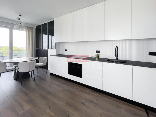 Bez Pcc, Bonarka, Urządzone pod klucz