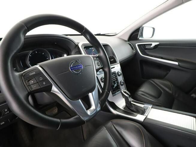 Volvo XC 60 Ocean Race automat skóra navi kamera grzane fotele tempomat hak