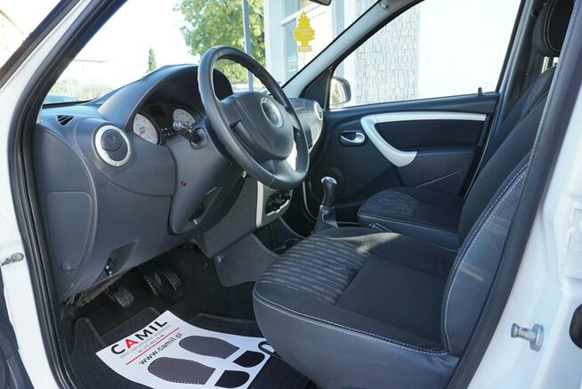 Dacia Logan z polskiego salonu w doinwestowanym stanie technicznym,