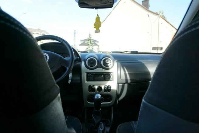 Dacia Logan z polskiego salonu w doinwestowanym stanie technicznym,