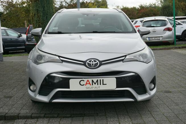 Toyota Avensis polski salon