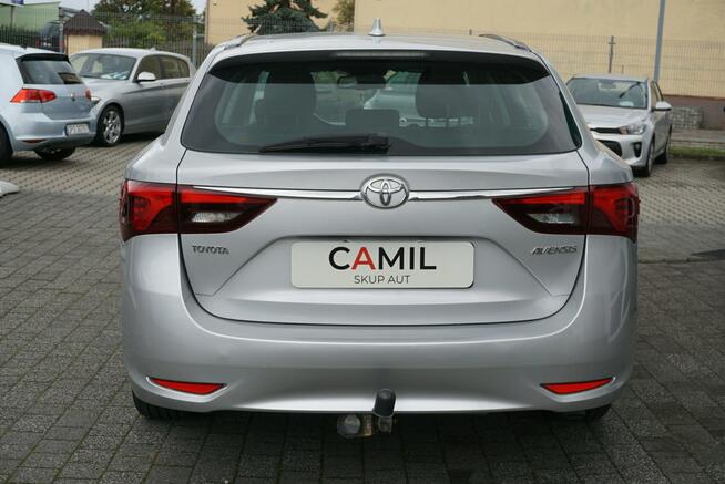 Toyota Avensis polski salon