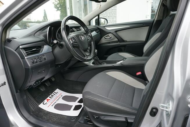 Toyota Avensis polski salon