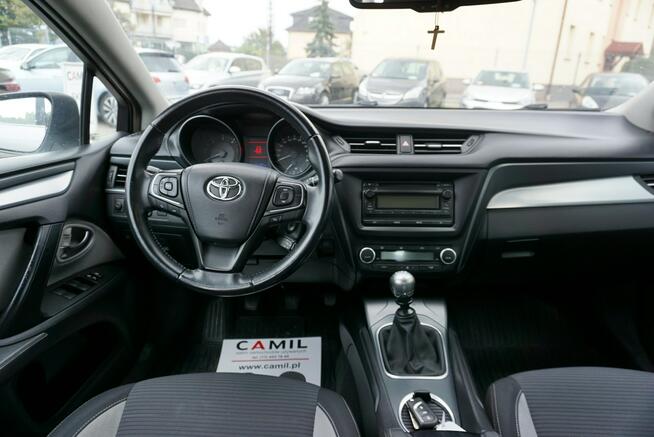 Toyota Avensis polski salon